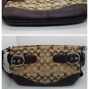 Like New Coach 12cm Signature Buckle East/West Duffle Purse